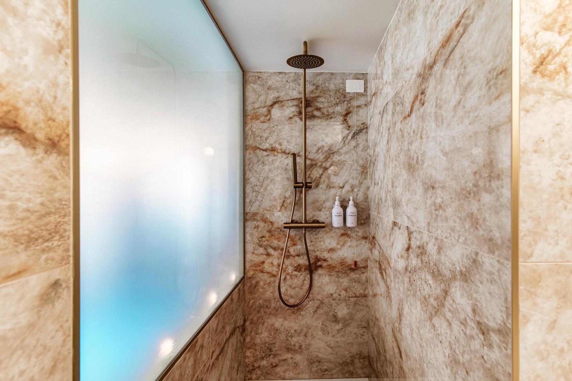 Sahara & Amazzonia Luxury Rooms- The House Of Travelers Como Exteriér fotografie